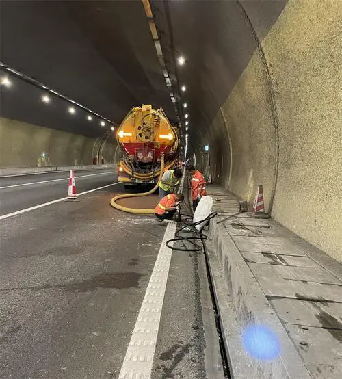 罗甸隧道排水渠清淤